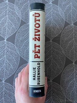 Nová kniha Pět životů: Neznámé příběhy obětí J. Rozparovače - 2