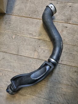 Tlaková hadice z intercooleru do sání N57 - 2