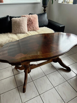 Dřevěný konferenční stolek - 2