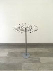 Pultový stojánek na pásky/kravaty/doplňky s velkým ježkem - 2