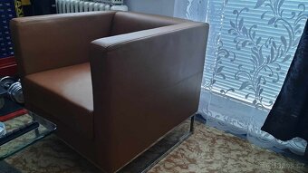 2x Krásná křesla na kovové platformě - 2