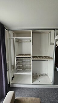 Vestavěná skříň / zrcadla / materiál - 2