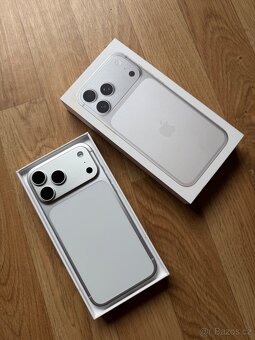 Apple iPhone 17 Pro Max 256GB stříbrný - 2