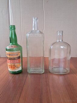 staré lahve od alkoholu - 2