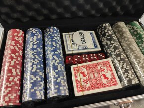 -NOVÝ- Poker set 300 žetonů v alu kufru - 2