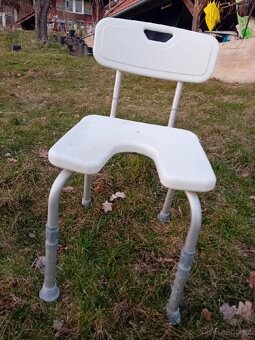Plastová zdravotní židle na sprchování - 2