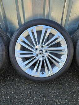 Letní alu kola Veritate 19" Škoda Superb 235/40 R19 - 2