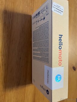 Motorola Edge 50 Neo, oranžová - 2