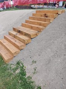 Nové dubové pražce, trámy - 2
