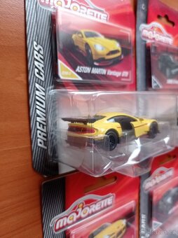 Majorette (2) 1:64 - 2