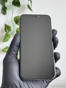 iPhone 11 64GB černý - záruka, DPH - 2