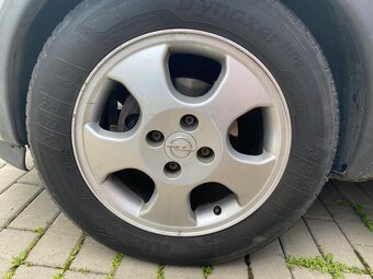 Kola opel corsa - 2