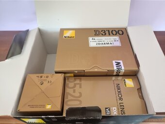 Nikon D3100 + příslušenství - 2