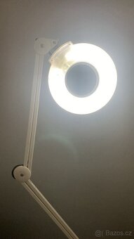 Kosmetická lampa s lupou - 2