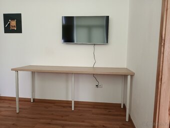 Pracovní nebo jídelní stůl - 2