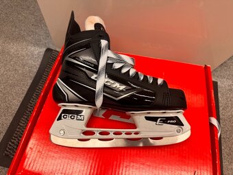 BRUSLE CCM RIBCORE 74K, VEL. 41,5/7,5 EE - 2