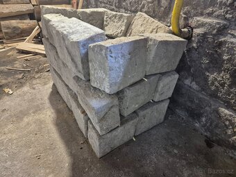 Pískovec štípaný kvádr, komín, ručně štípané - 2