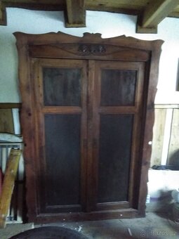 Starožitná šatní skříň - 2
