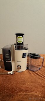 Odšťavňovač značky Bosch na ovoce a zeleninu. - 2