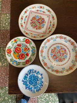 Sada ručně malovaných talířů - 2