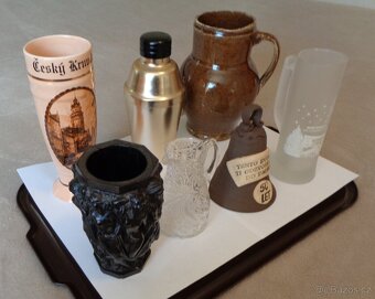 Poháry, šejkr, džbánky a zvonek - 2