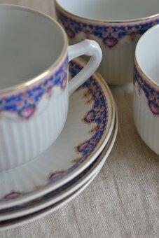 Starožitné hrníčky s podšálky - 2