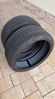 Pirelli P Zero 255/35/21 - 2