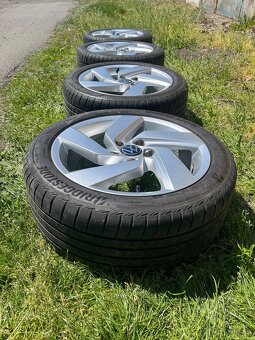 Prodám alu Vw Richmond 5x112 r17 letní pneu 225/45/17 - 2
