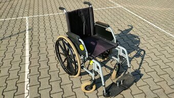Prodám rozkládací mechanický invalidní vozík - 2