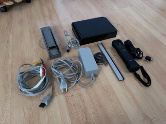 Prodám Nintendo Wii (čipnuté) + hry a příslušenství - 2