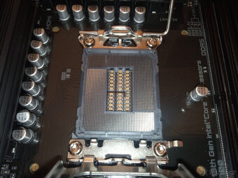 GIGABYTE Z790 UD AX/LGA 1700/ATX - 2