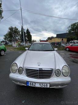 Mercedes E210 - 2