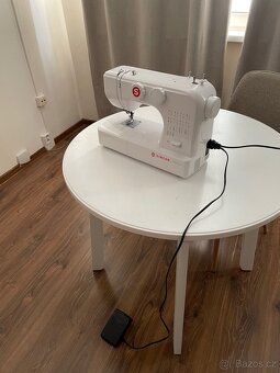 Šicí stroj y pomůcky pro modelování střihů - 2