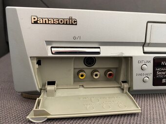 S-VHS-ET videorekordér Panasonic NV-HS820 - 2