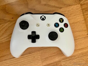 Xbox One S 500GB + 4 hry - 2