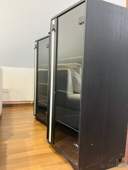 Obývákové skřínky se skleněnými policemi - 2