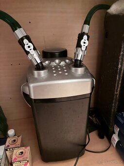 Akvárko s příslušenstvím - 2