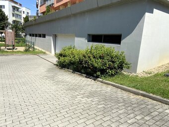 PRODEJ GARÁŽOVÉHO STÁNÍ NA ULICI ŘÍČANSKÁ, BRNO-BYSTRC - 2