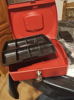 Trezor přenosná příruční pokladna malá na drobné mince i ban - 2