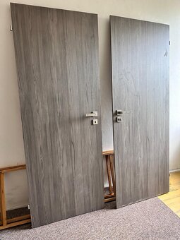 Interiérové dveře – šedý dekor dřeva, moderní design - 2