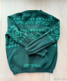 Detsky svetr z vanocni kolekce NVidia - velikost 134 - 2