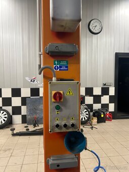 Sloupový zvedák 4200kg - 2