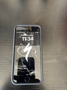 Apple iPhone 8 64GB Baterie 70% - 2
