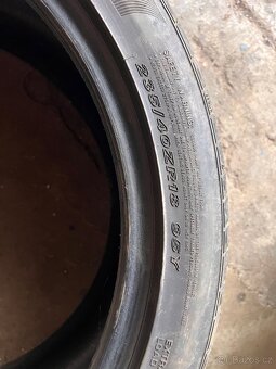 235/40 R18 - 2