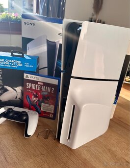 PS5 Slim s mechanikou, záruka, příslušenství, top stav - 2
