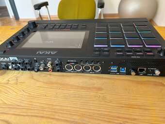 AKAI MPC LIVE II MK2 - 2
