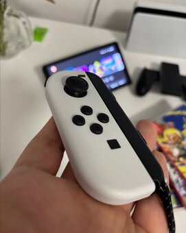 Prodám Nintendo Switch OLED + 4 hry - 2