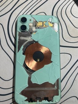 iPhone 11 – na díly nebo opravu (funkční základ) - 2