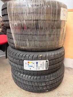 Zimní pneu 215/70 C r15 - 2