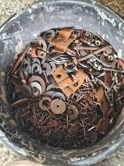 Ruzny vruty, hrebiky, podlozky atd, asi 60kg - 2